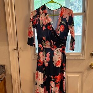 Women’s 1/4 length floral dress.